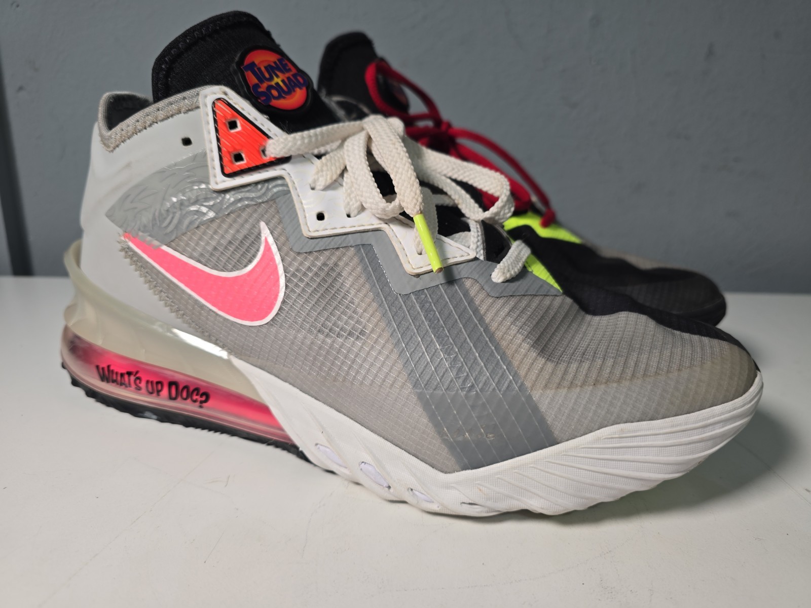 Nike Lebron James XVIII Low Tune Squad Bugs vs Marvin Looney Tunes Mens Size 8.5