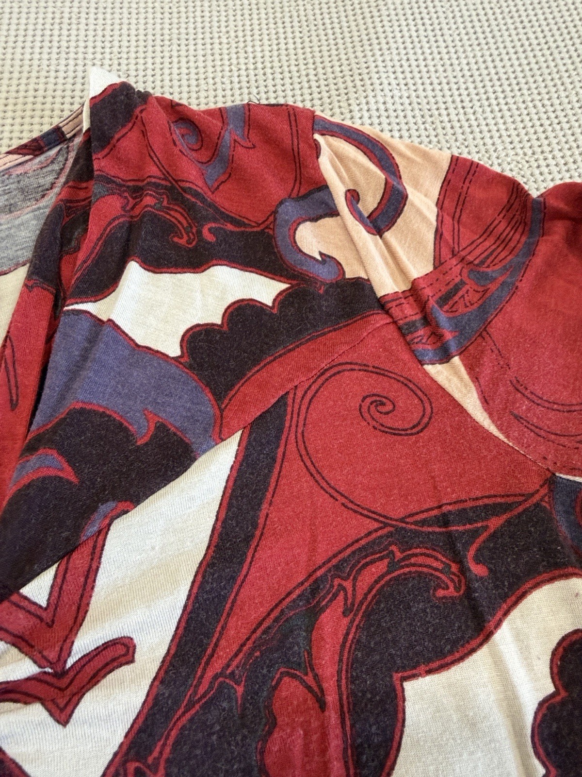 Daisy Fuentes Burgundy, Pink Red Printed Top Pattern, Long Sleeve Size Large ￼