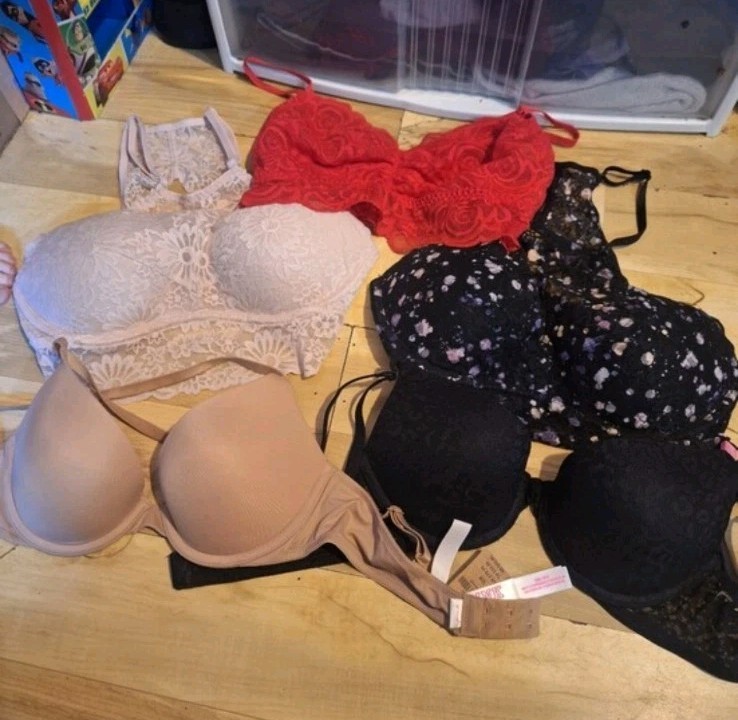 PINK Victoria’s Secret 32B/Small Bra Lot (5)