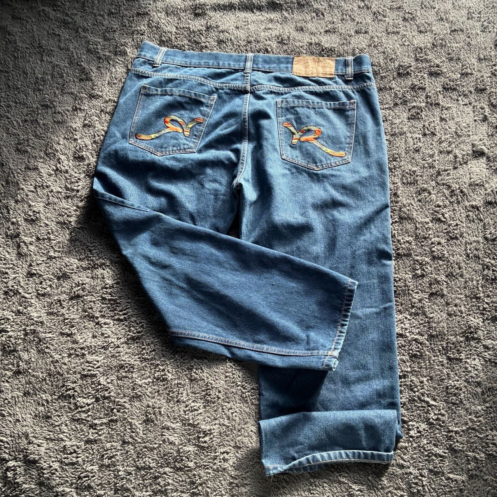 Rocawear Classic Fit Men’s Jeans Size 46×32 Embroidered Back Pocket Logos