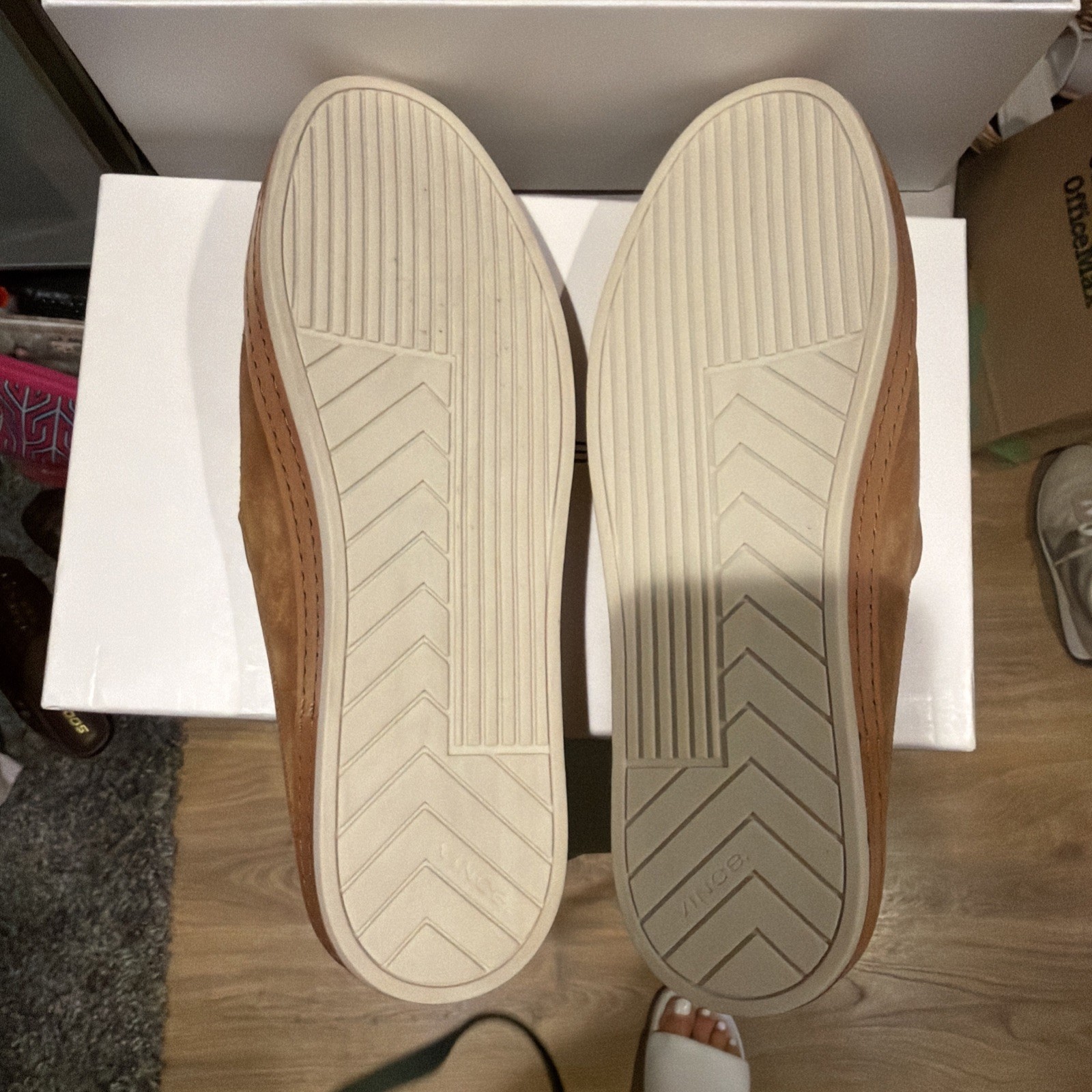 NIB Vince Canella Tan Suede Mule Slip On shoes NIB Size 9.5 Brand New