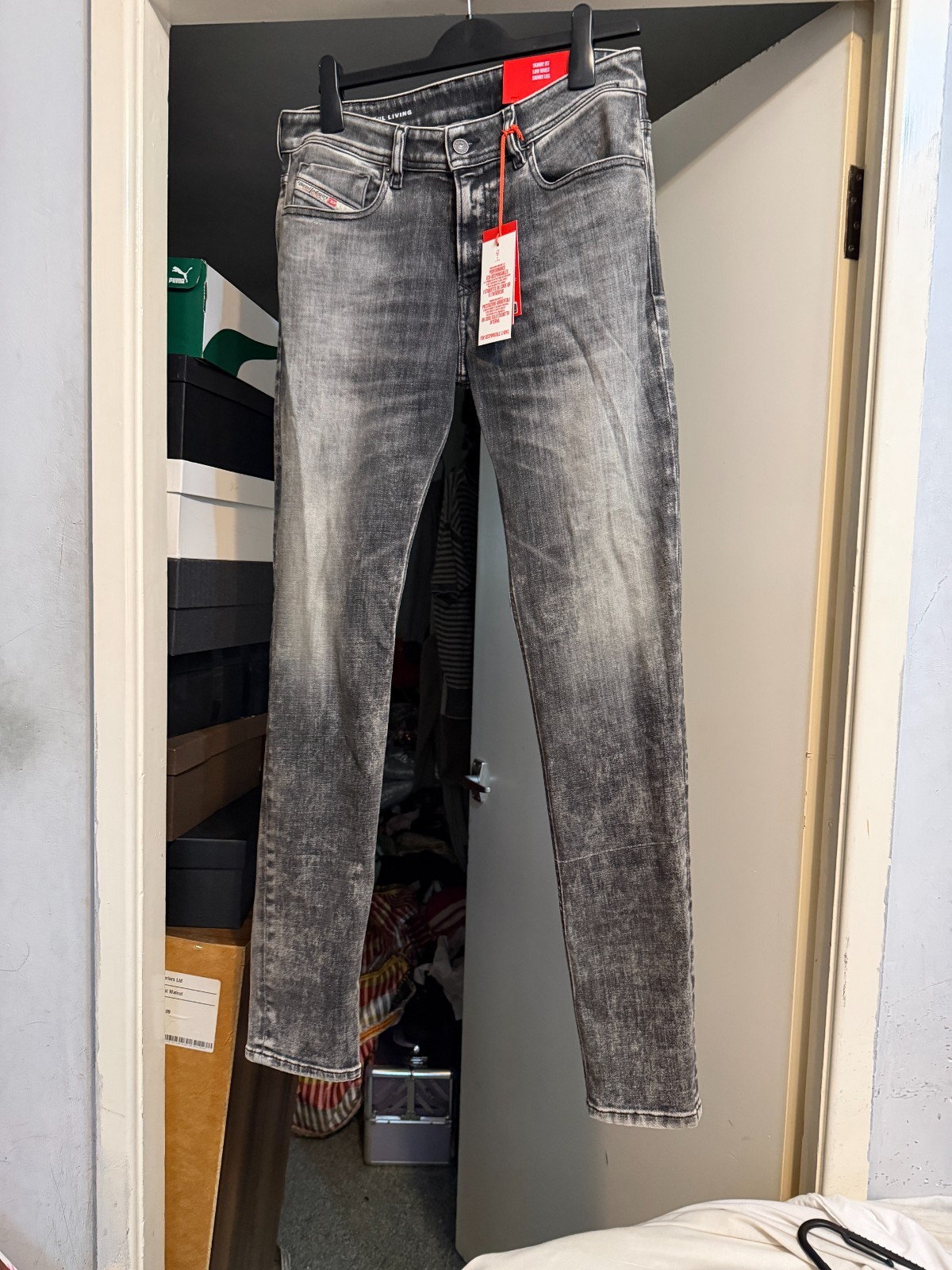 Diesel Men’s Sleenker 1979 Skinny Fit Faded Black 09128 Low Waist Jeans Authenti