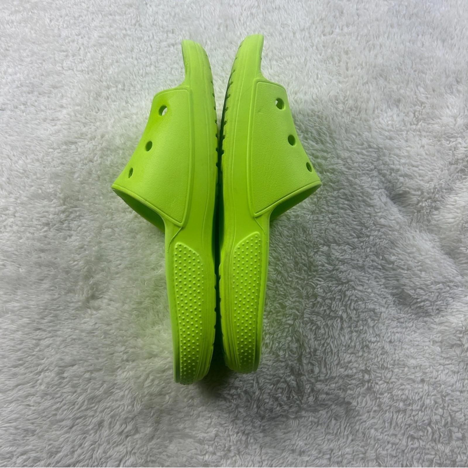 Crocs Classic Slide Sandals Neon Lime Green Unisex Lightweight Pool Shower Shoes