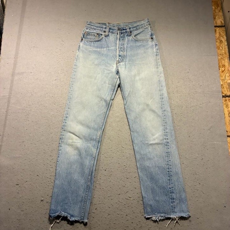 Vintage Levi’s 501 Jeans Mens 28×32 Lightwash Raw Hem 80’s