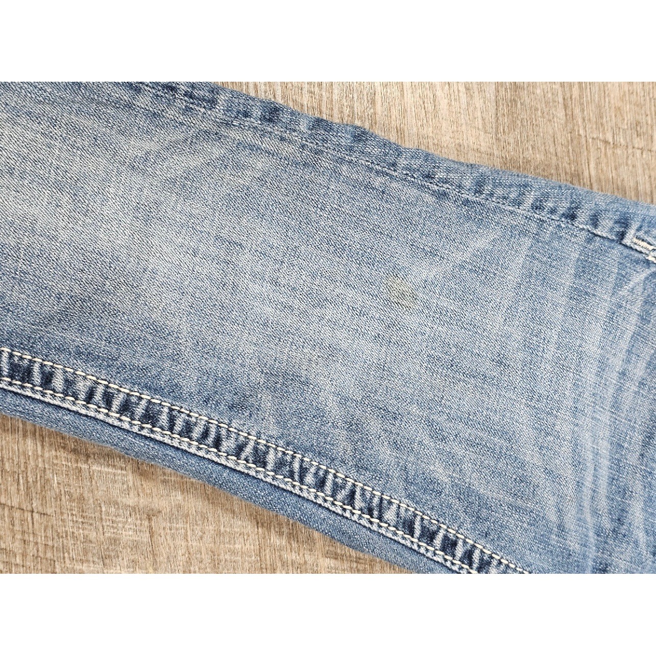Miss Me Signature Cuffed Capri Jeans Fleur De Lis Embellished Medium Wash 26
