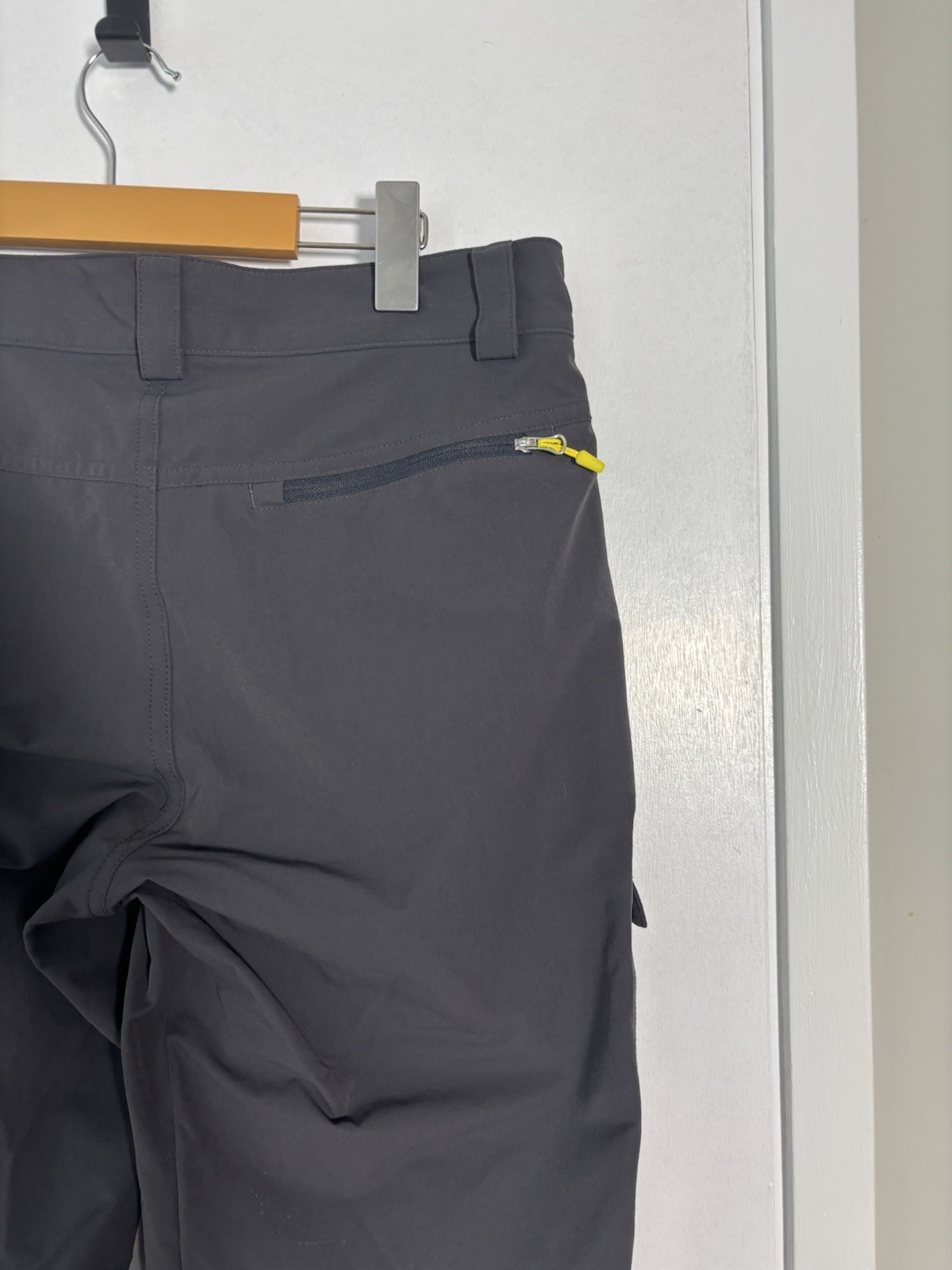 Helly Hansen Cargo Pants Men’s Size 30 Gray Quick Dry Ripstop Stretch Outdoor