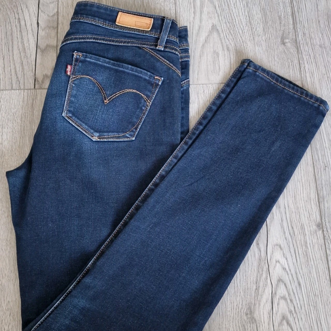 Levi’s Women’s Slight Curve Skinny Jeans W27 L32 Dark Wash Mid Rise Stretch Blue