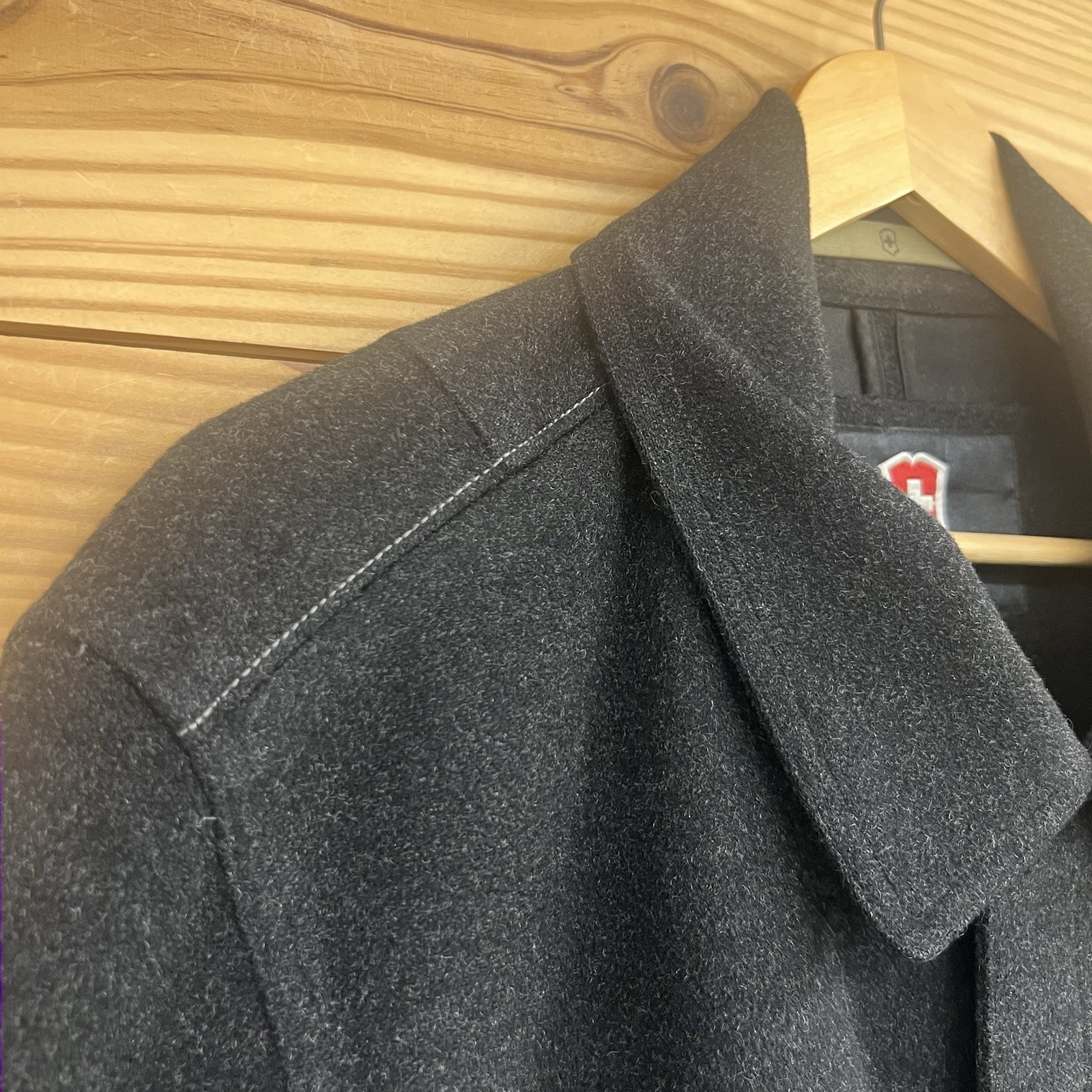 Victorinox Swiss Army Wool Field Jacket Mens Large Gusseted Gray Zip Snap HR