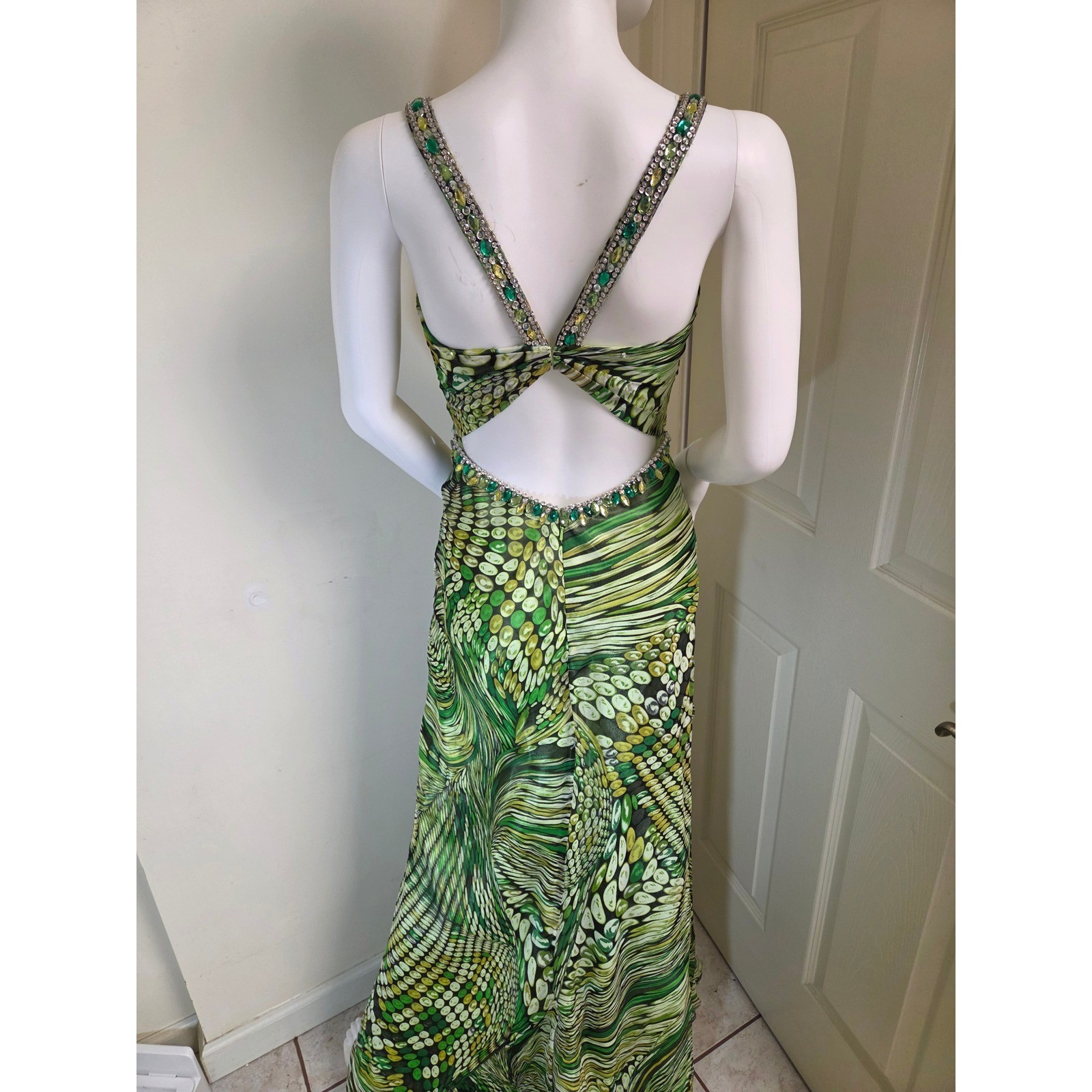 Mori Lee Madeline Gardner Green Silk Beaded Keyhole Formal Gown Dress Size 1/2