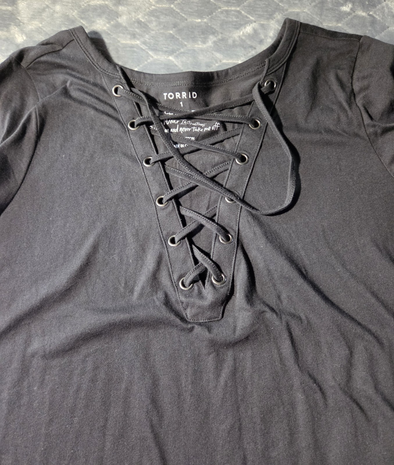 Torrid Black SS Top Size 1 (14/16) Tie Up Peek A Boo Front NWOT Casual Or Dressy