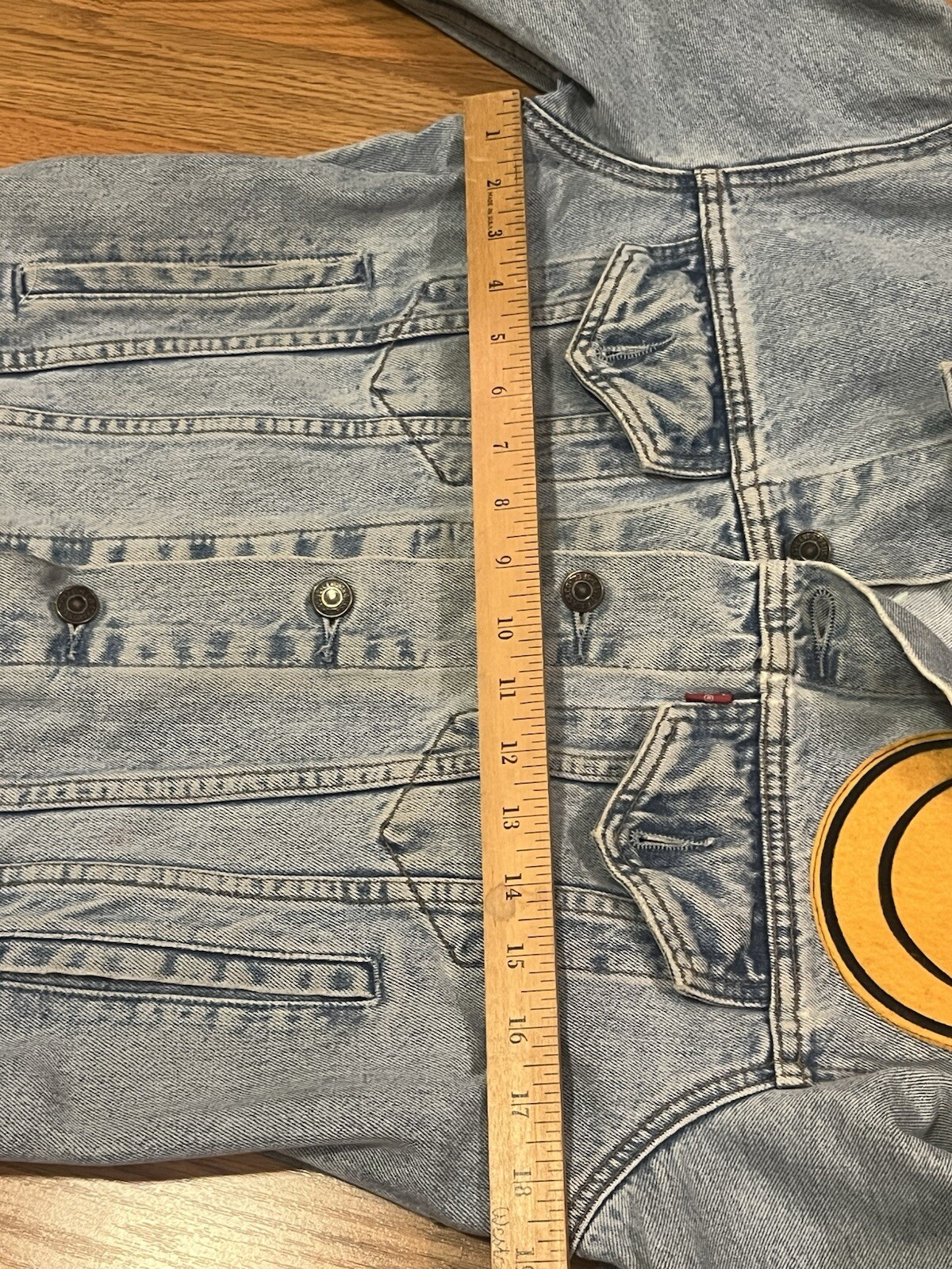 vintage LEVI’S Studded SPIKES Custom Jean Jacket SZ SMALL PATCHES PEACE SIGN 🙂