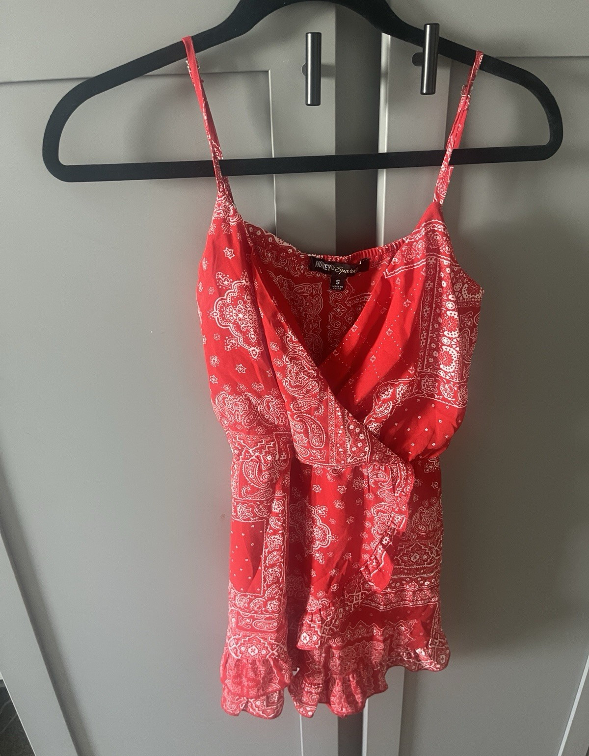 Honeys Sparkle Red/White Paisley Cami Top V-Neck Spaghetti Strap Ruffle S