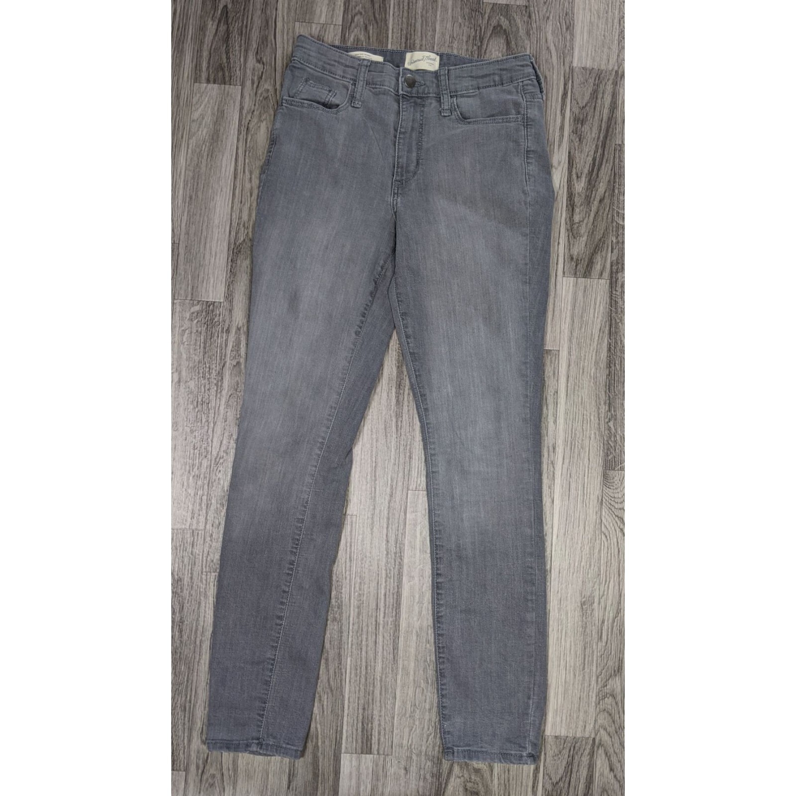 Universal Thread Womens Size 2 / 26 R High Rise Skinny Grey Denim Jeans