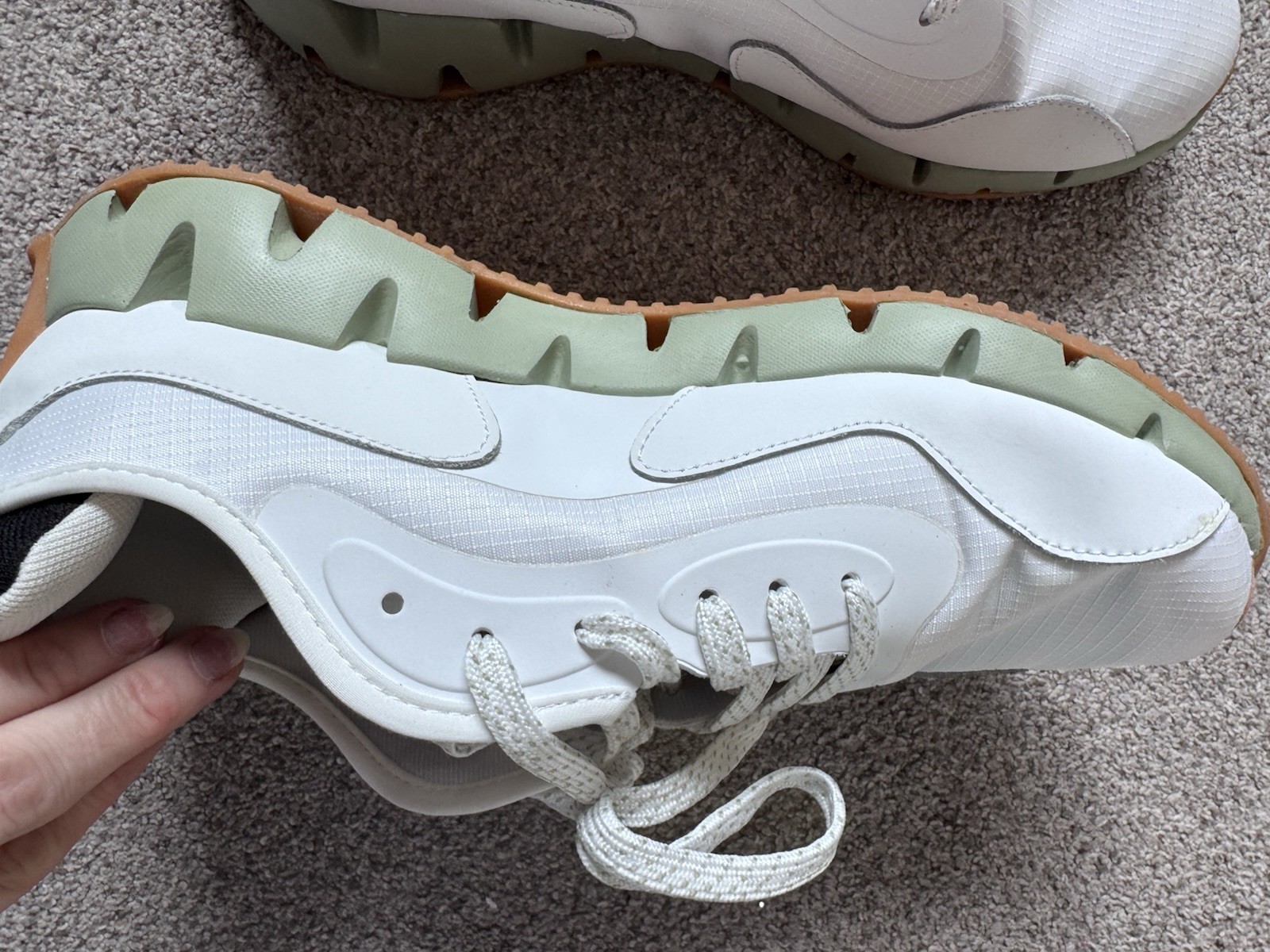 Reebok Men’s White/Green Lace Up Low Top Athletic Sneakers Pre-Owned