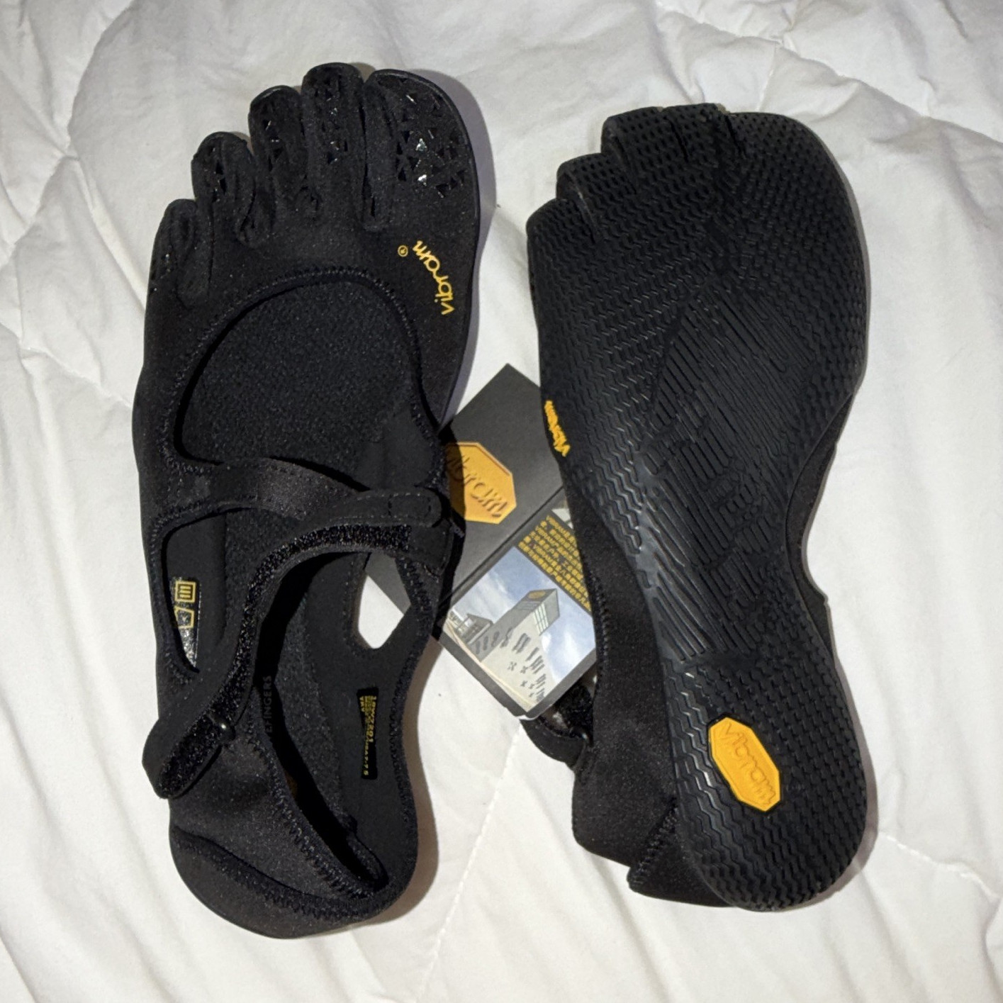 Vibram FiveFingers Men’s Black/Yellow Low Top Athletic Sneaker Rubber Outsole