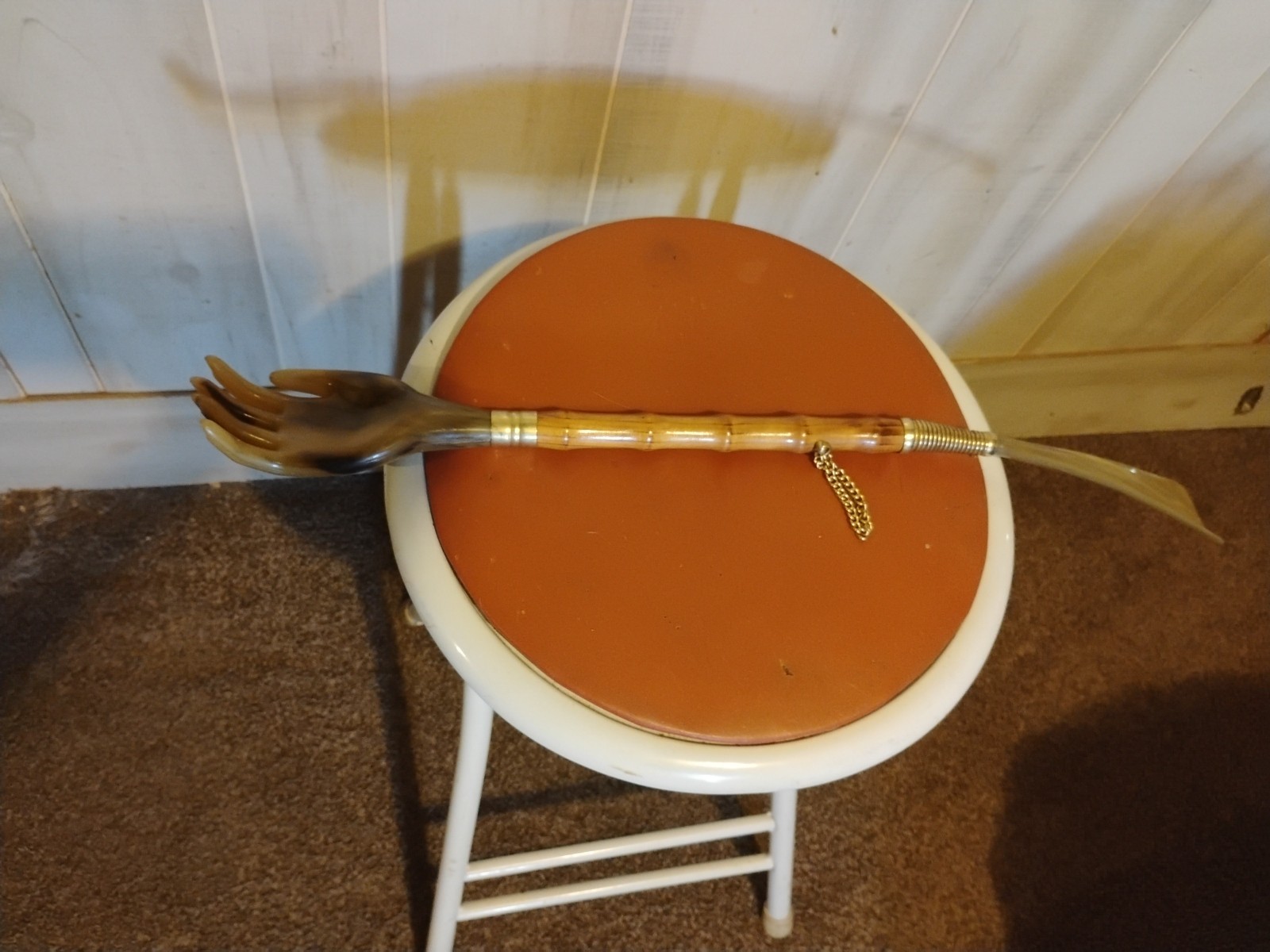 SHOE HORN AND BACK SCRATCHER Beachwood Shaft 22 Inch W Hangable Chain Unique GIF