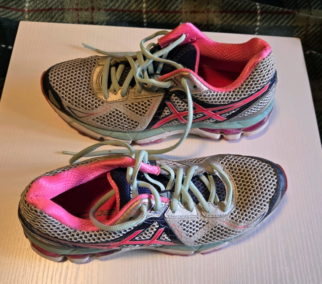 Women’s ASICS Pink Turquoise Gray Training Running Shoes Size 8 T553N GT-2000