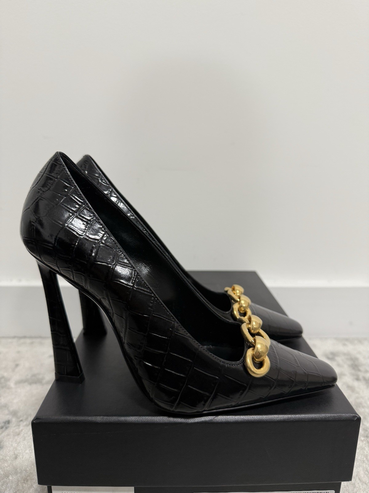 Saint Laurent Silvana 110M Chain Pumps – Embossed Patent – Size 36 EU / 6 US