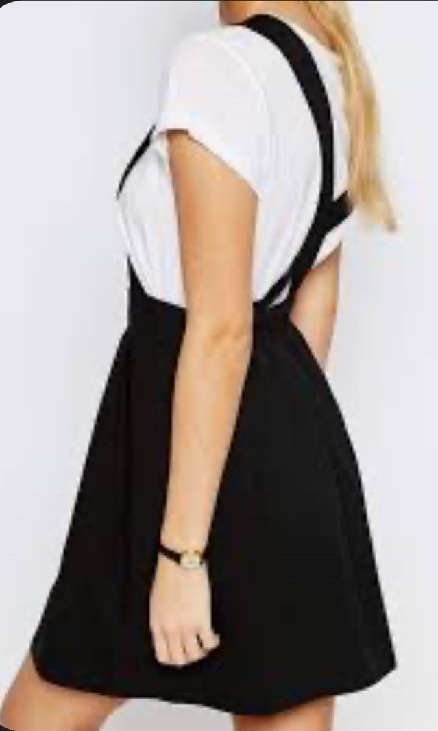 Haoduoy Black pinafore, size Medium