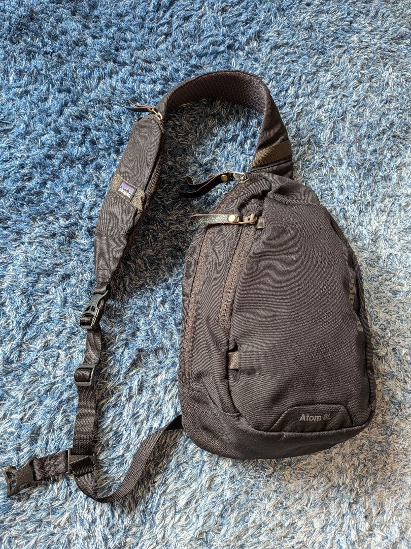 Patagonia Atom 8L Black Sling Bag Active Wear Mesh Back Pre-owned