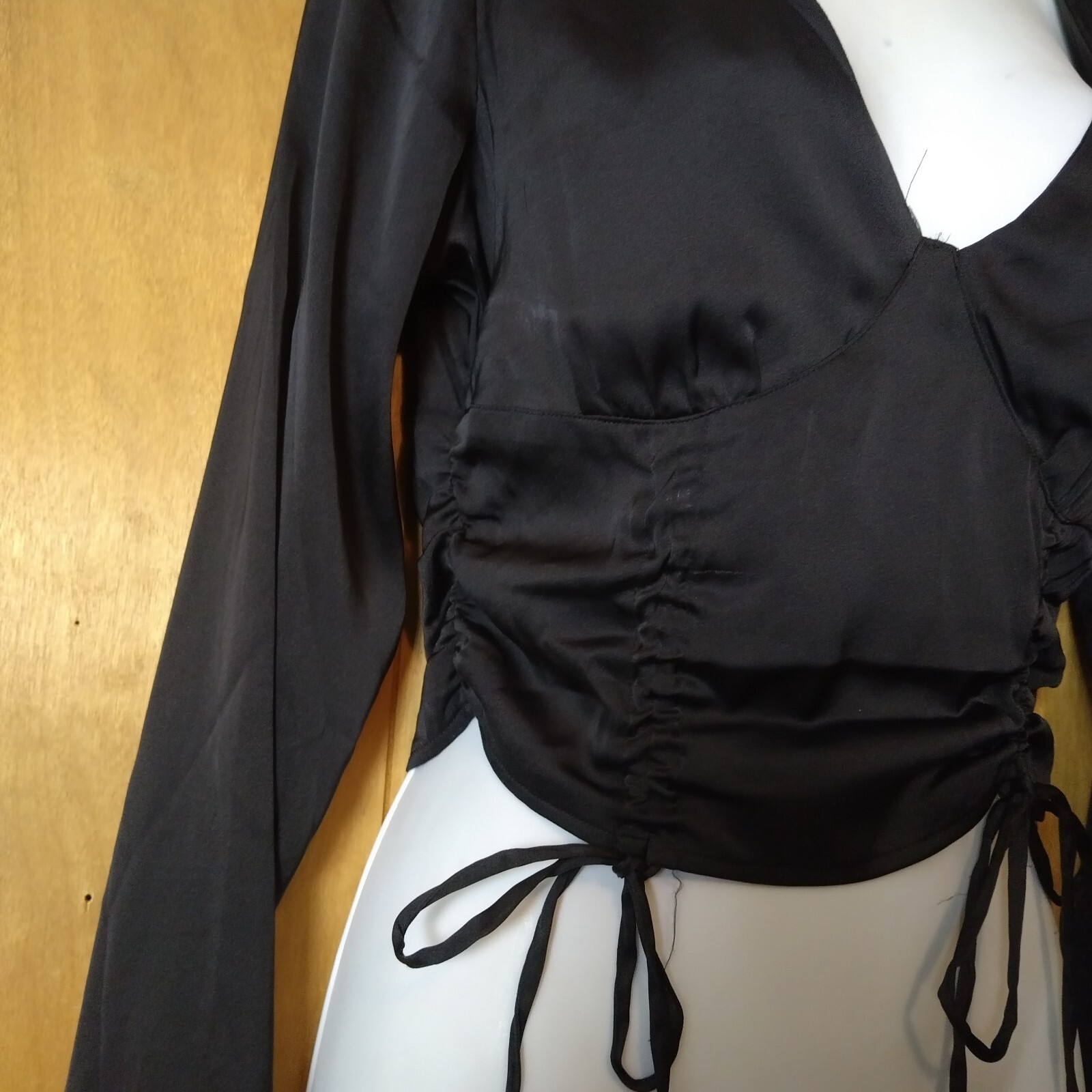 Divided H&M Women’s Small Long Sleeve Black Crop Side Zip Ruched Front Top NEW