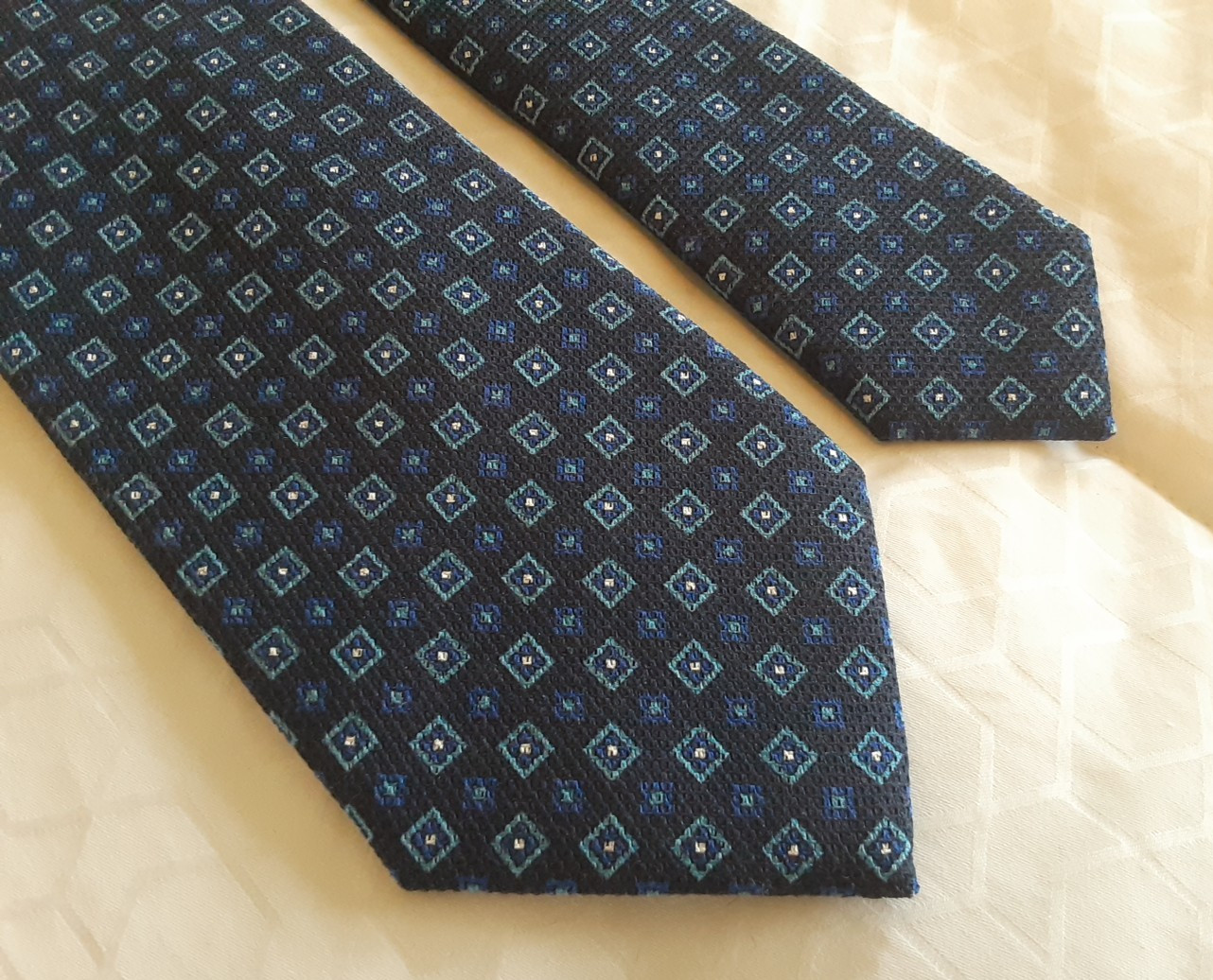 Brioni Silk Jacquard Tie 3.25″ x 61″ Navy Blue Foulard Handmade in Italy