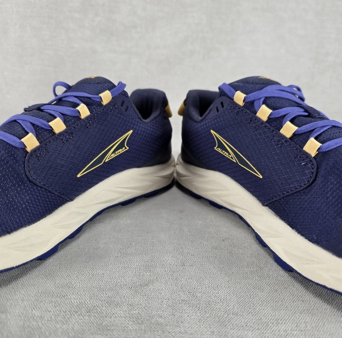 Altra Superior 6 Trail Running Shoes Womens Size 9 Blue Yellow AL0A82CM252