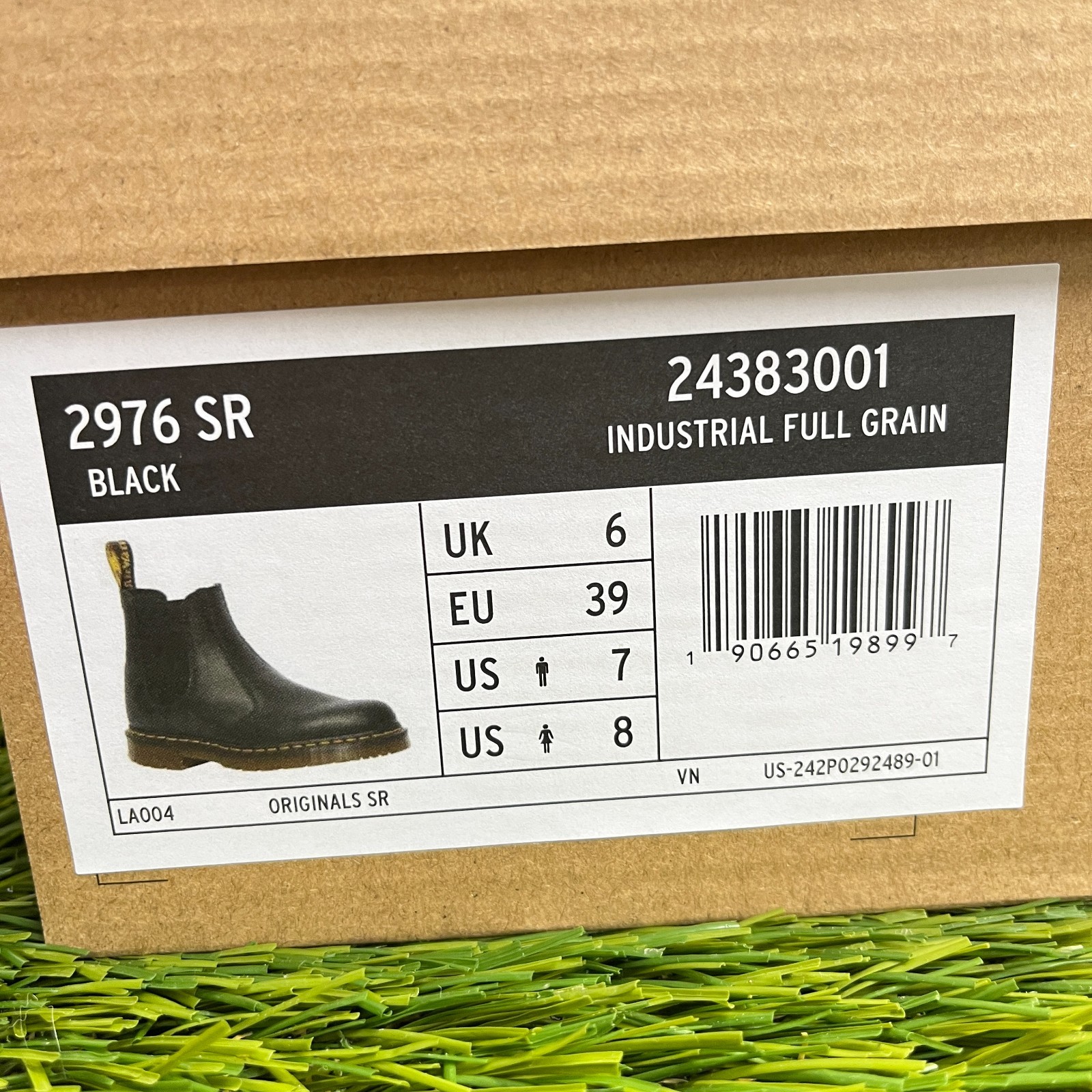 Dr. Martens 2976 SR Mens Size 7 Womens 8 Black Classic Leather Chelsea Boots