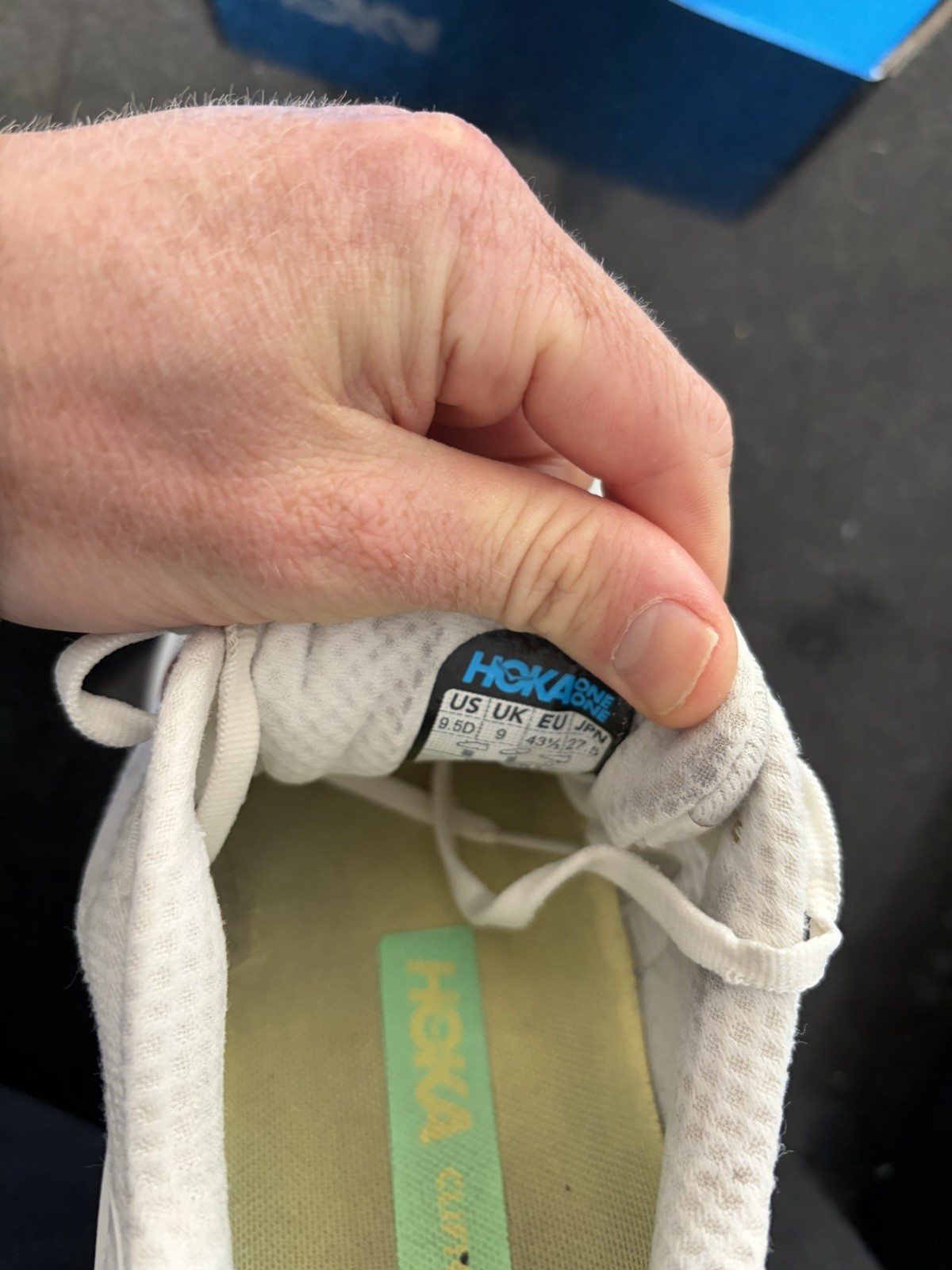 Hoka Clifton 9 Lemonade – size 9.5