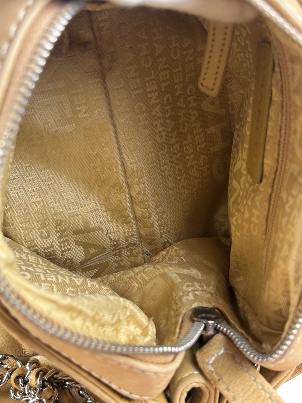 Size OS – Chanel Warm Beige Leather LAX Accordion Shoulder Bag 2003 / Pre-Owned