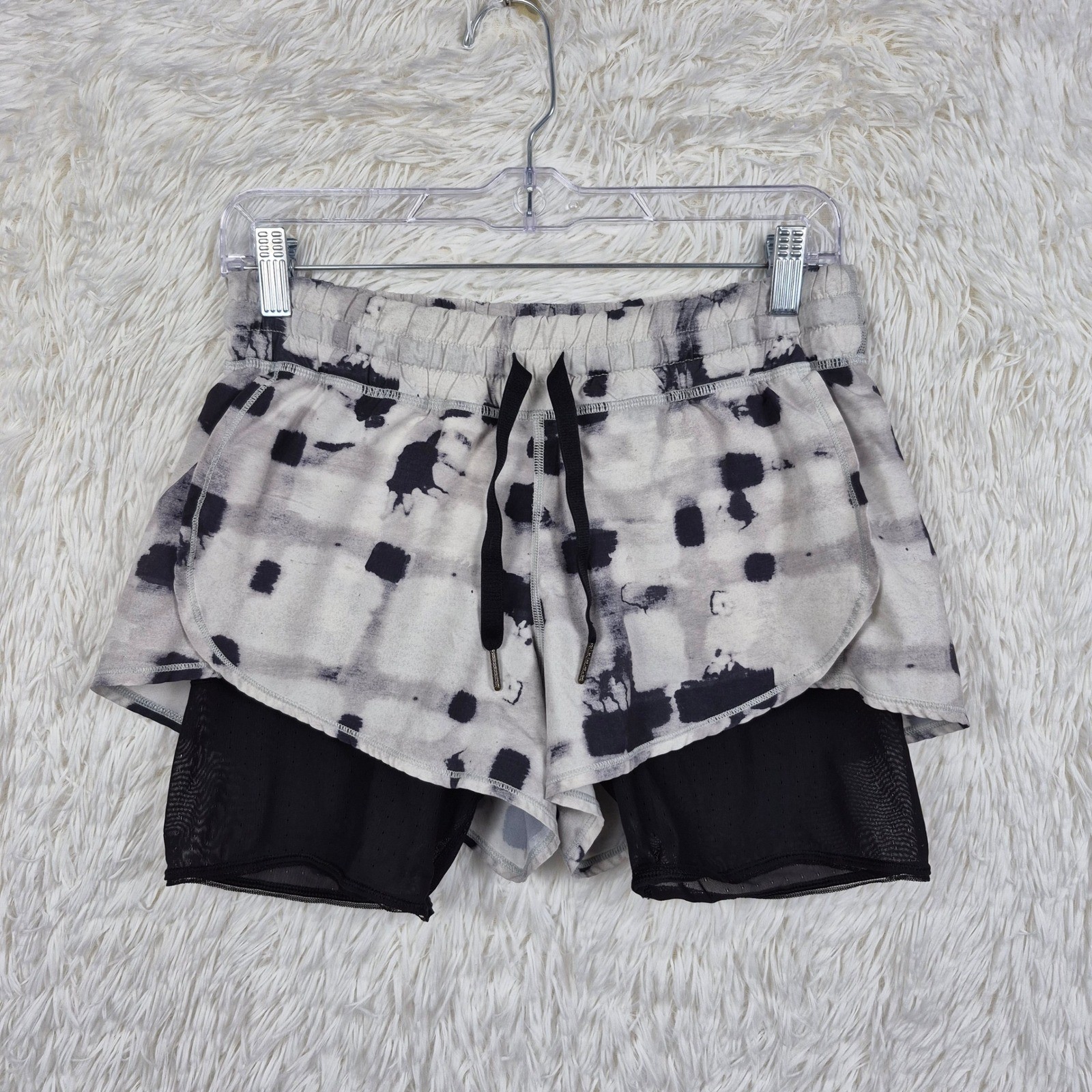 Lululemon 2-in-1 Hot To Street Tie Dye Mesh Liner Atheltic Shorts Womens Size 6