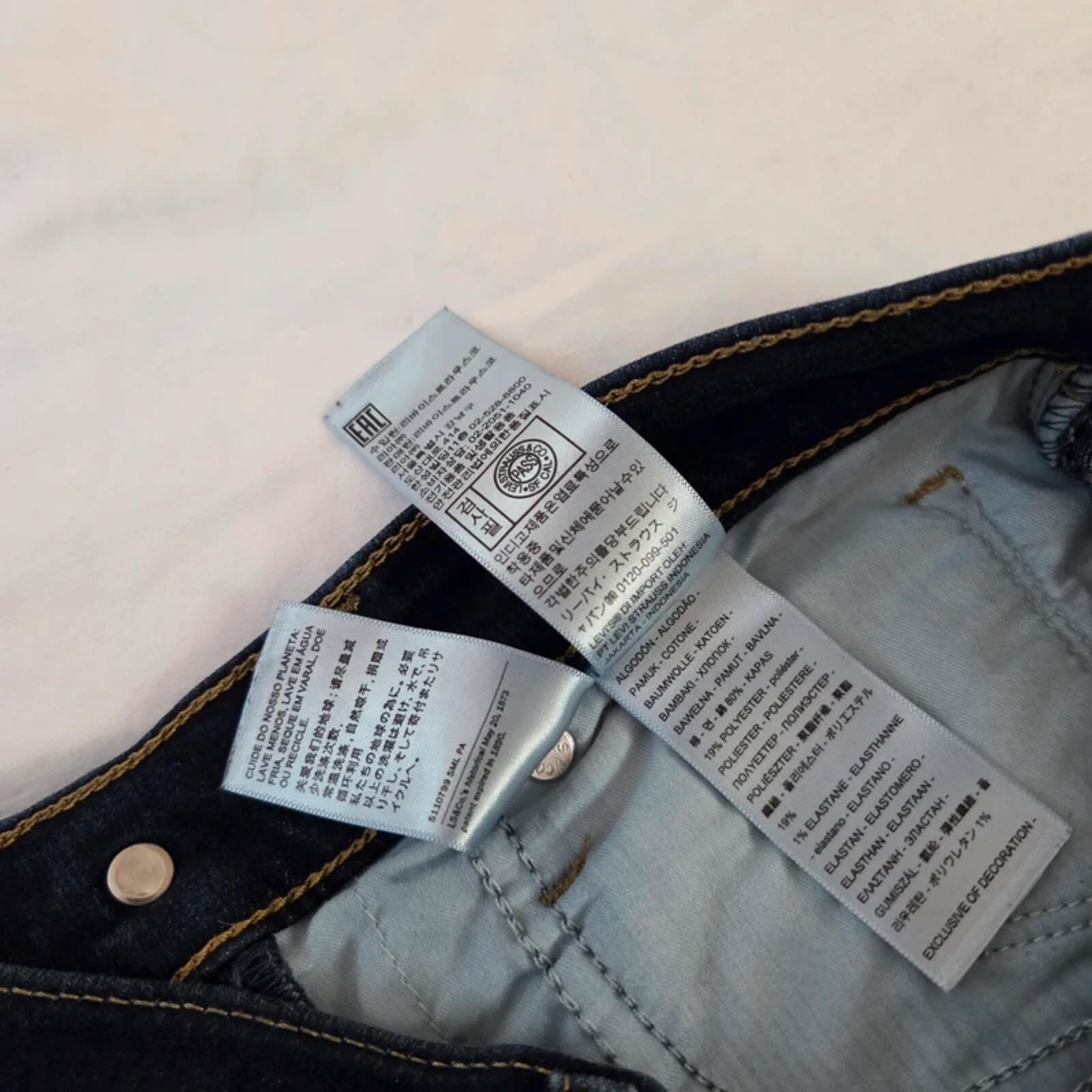 Levi’s 315 Shaping Bootcut Jeans W26 L30 Dark Wash Stretch Denim