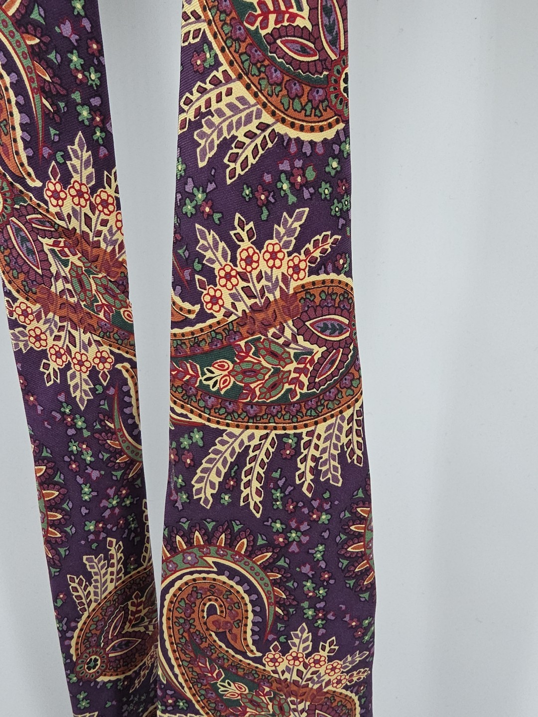 Vintage Hathaway Tie Men’s Plum Beige Paisley All Silk Made in USA Necktie 90s