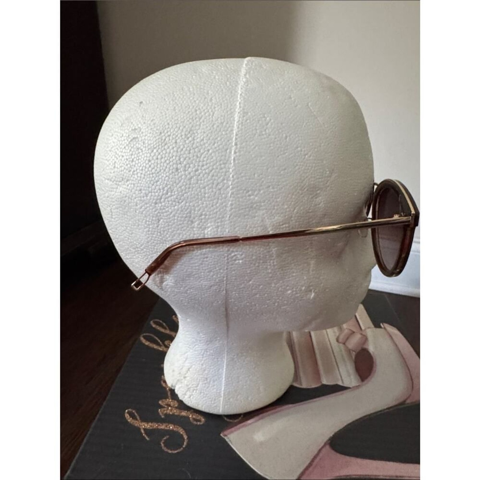 Classic Women’s Round Sunglasses in Brown