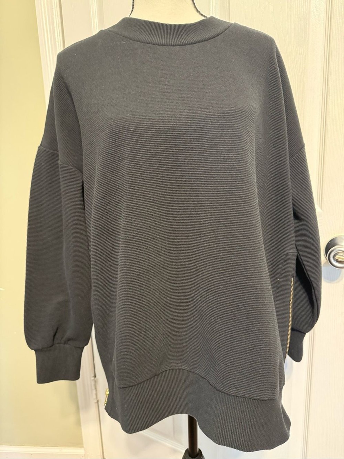 the Noli Shop Black Ribbed Crewneck Sweater