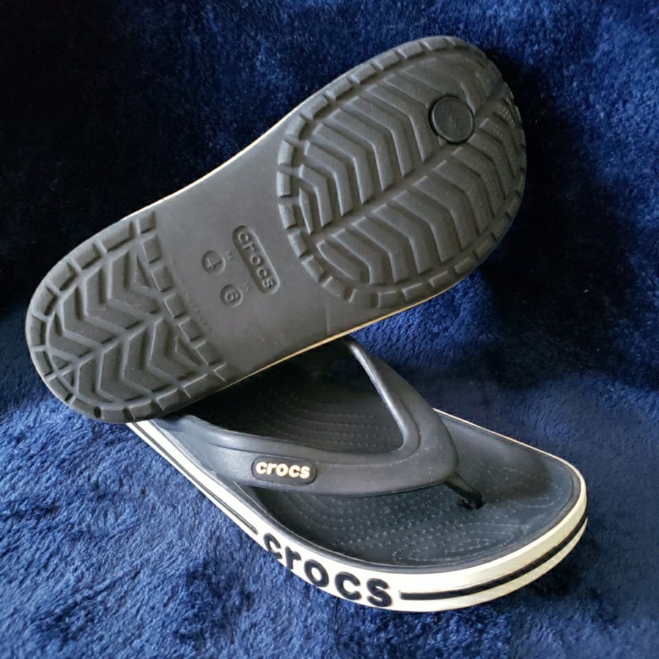 Crocs Navy Bayaband Flipflop Unisex size 6 Woman / 4 Mens Flip Flop Thong Sandal