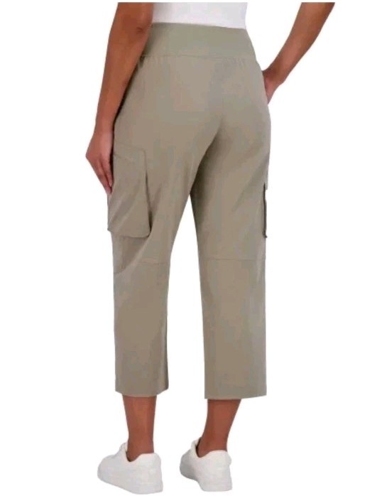 SAGE COLLECTIVE WOMENS CAPRI ZIP CARGO POCKETS PANT. INSEAM 25 1/2 “