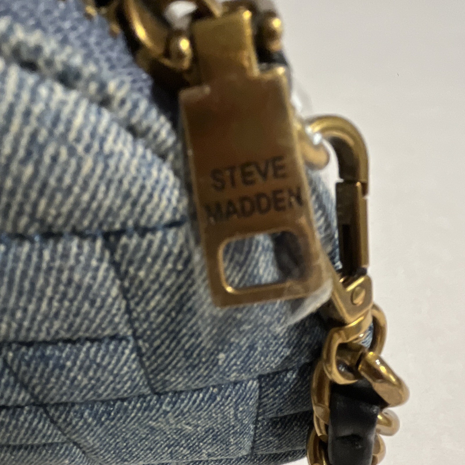 Steve Madden Women’s Blue Quilted Shoulder Bag Zip, Chain Strap, Gold Hardware