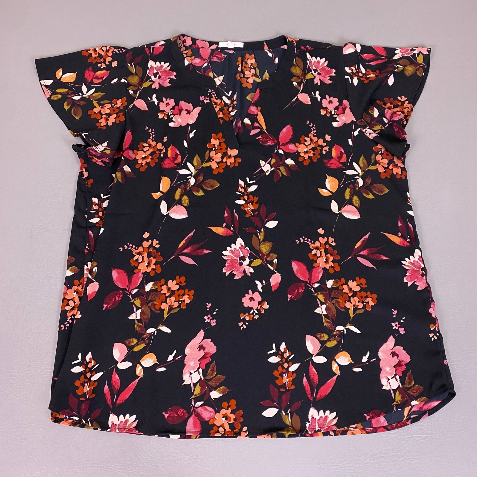 Maurices Blouse Top Women’s Size XL Black Floral Flutter Cap Sleeve Split V-Neck