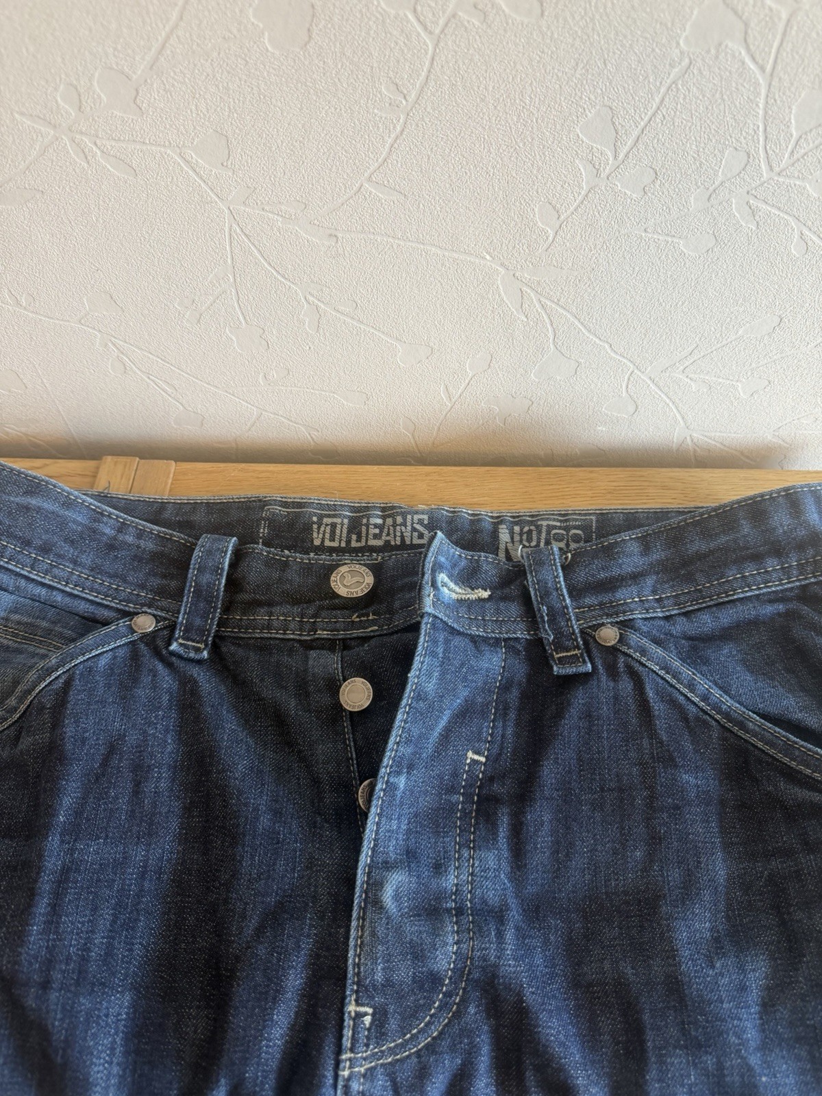Voi Shearer Raw Y2K Back Pocket Print Button Fly Jeans W34 L34 (LB)