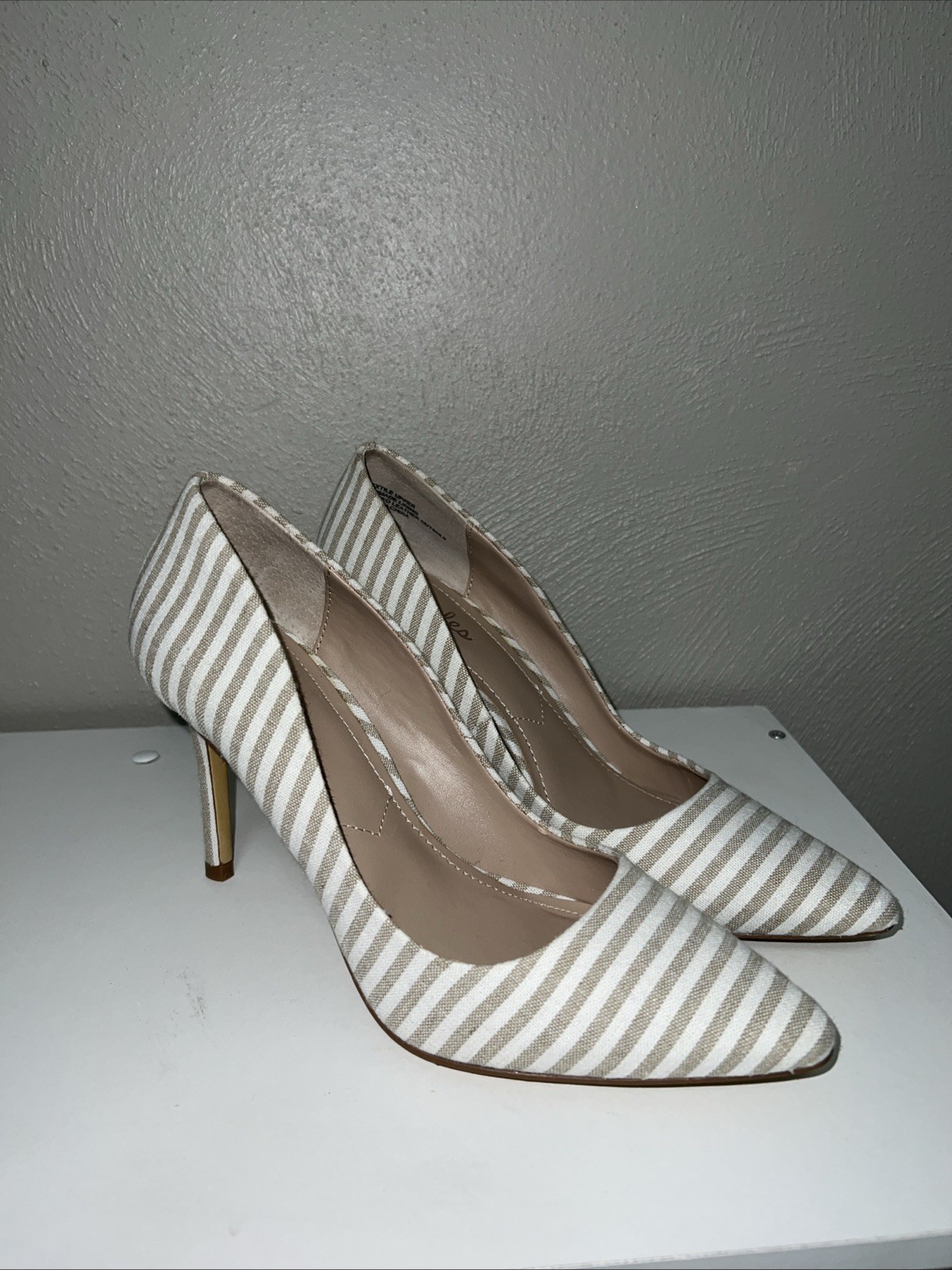 Charles BY CHARLES DAVID VICKY SHOE Women’s Bright NUDE Pointed PUMP