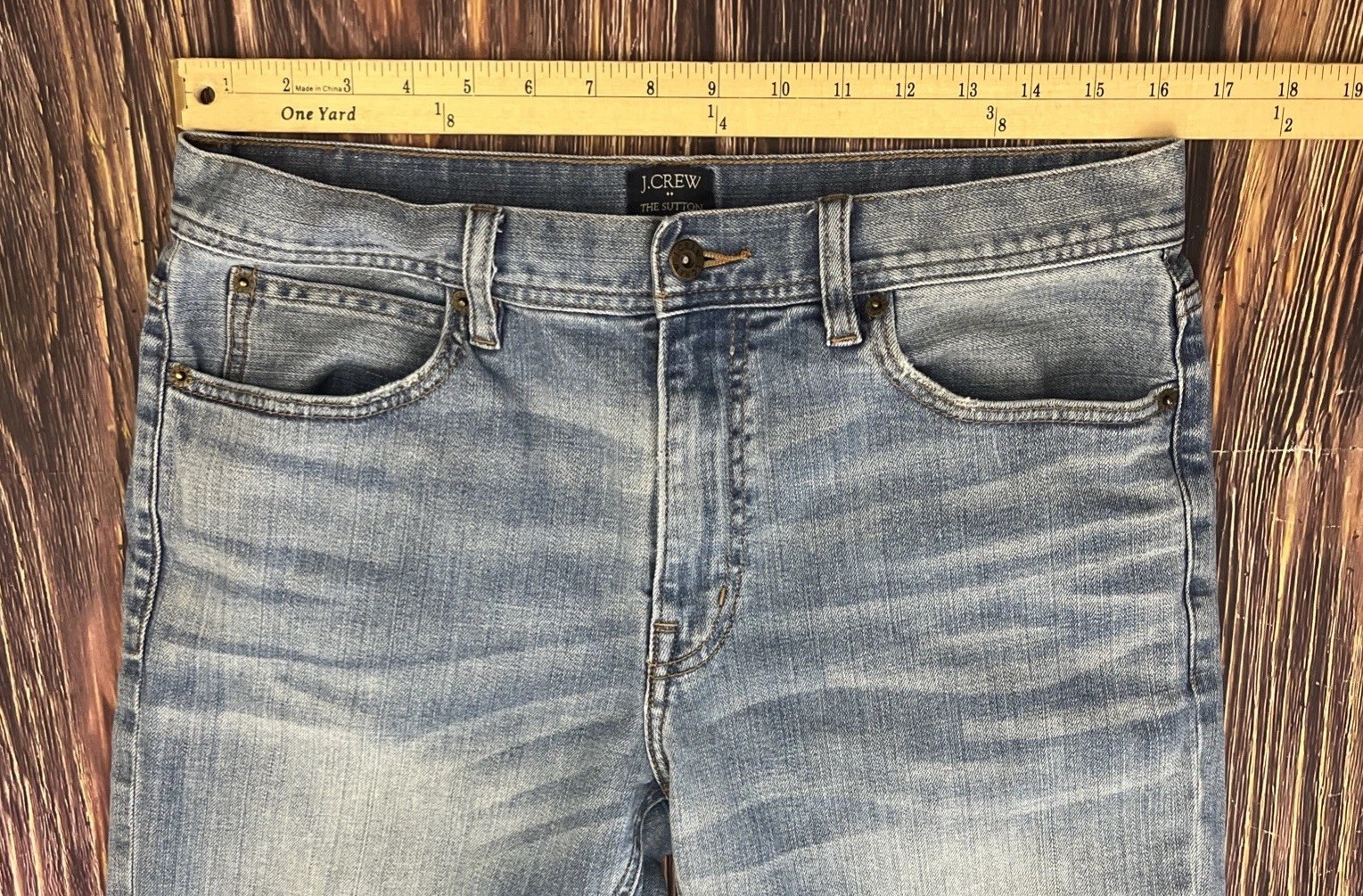 J Crew Jeans The Sutton Straight Leg Mens Size 32×34 (Actual 32×33) Light Wash