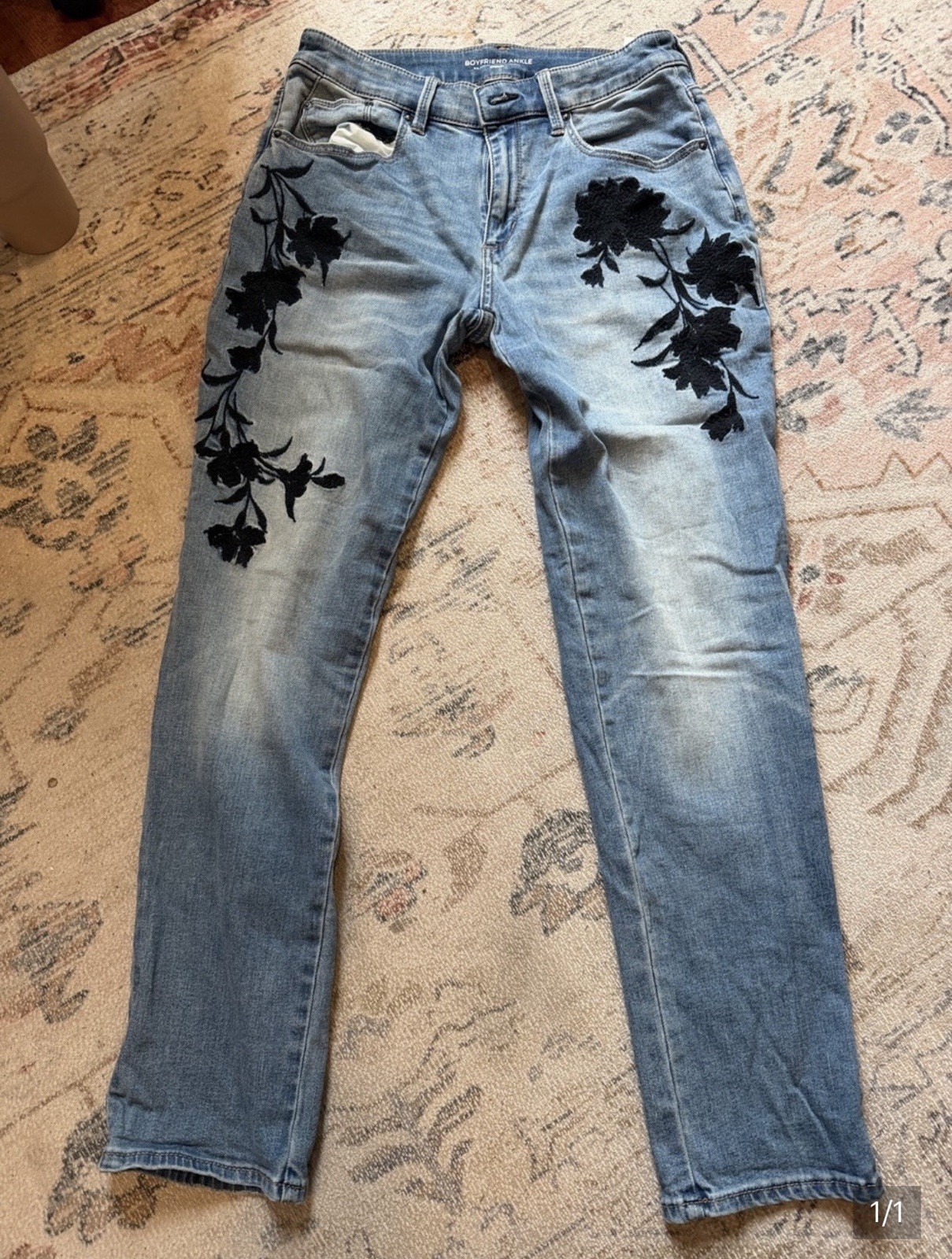 Chico’s Boyfriend Light Wash Blue Denim Jeans Black Floral Embroidered 5-Pocket