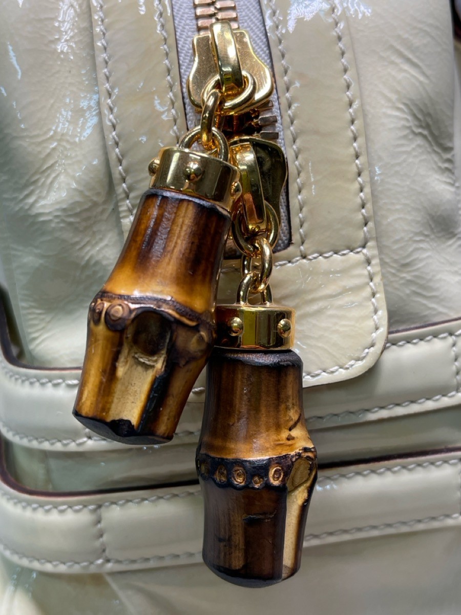 Gucci White Patent Leather Horsebit Shoulder Bag – Authentic (I-12543)