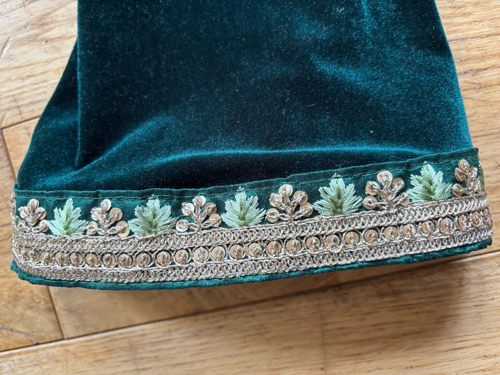 Soleil Store Handmade Dark Green Velvet Bell Crop Top – Size 6