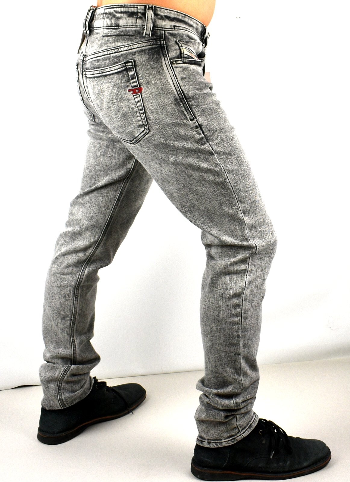 Diesel Men’s 1979 Sleenker Low Waist Skinny Leg Denim Jeans – 09D89