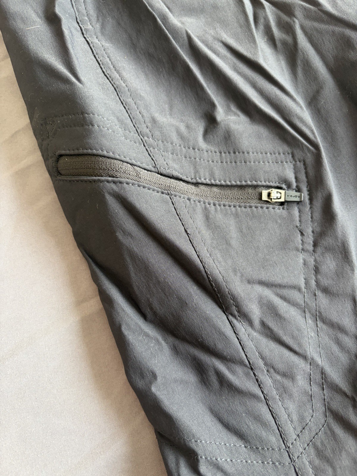 Eddie Bauer Rainier Capri Pants Women’s 6 Black Stretch UV Pockets