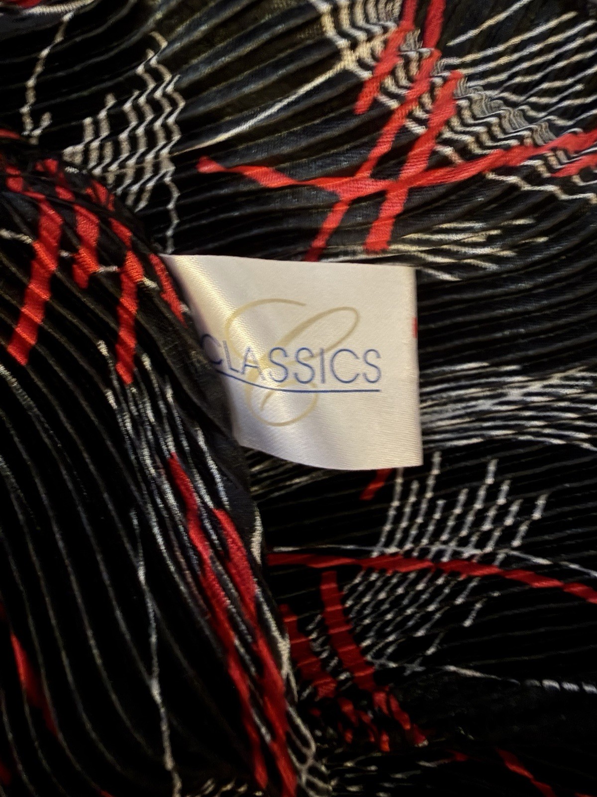 Classics Women’s Pleated Blouse Top Black Red White Abstract Print Size 20 22
