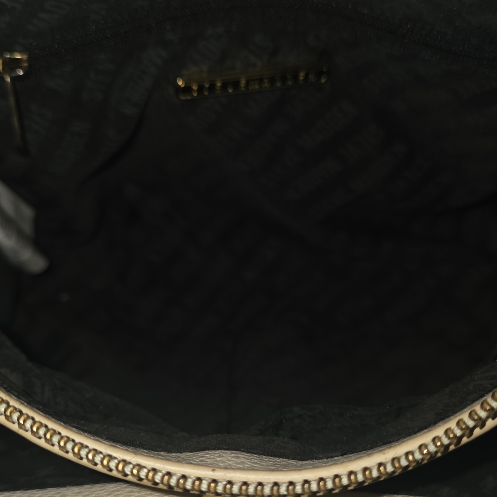 Steve Madden Women’s Small Beige Logo Crossbody Zip/Magnetic Chain Detach Strap