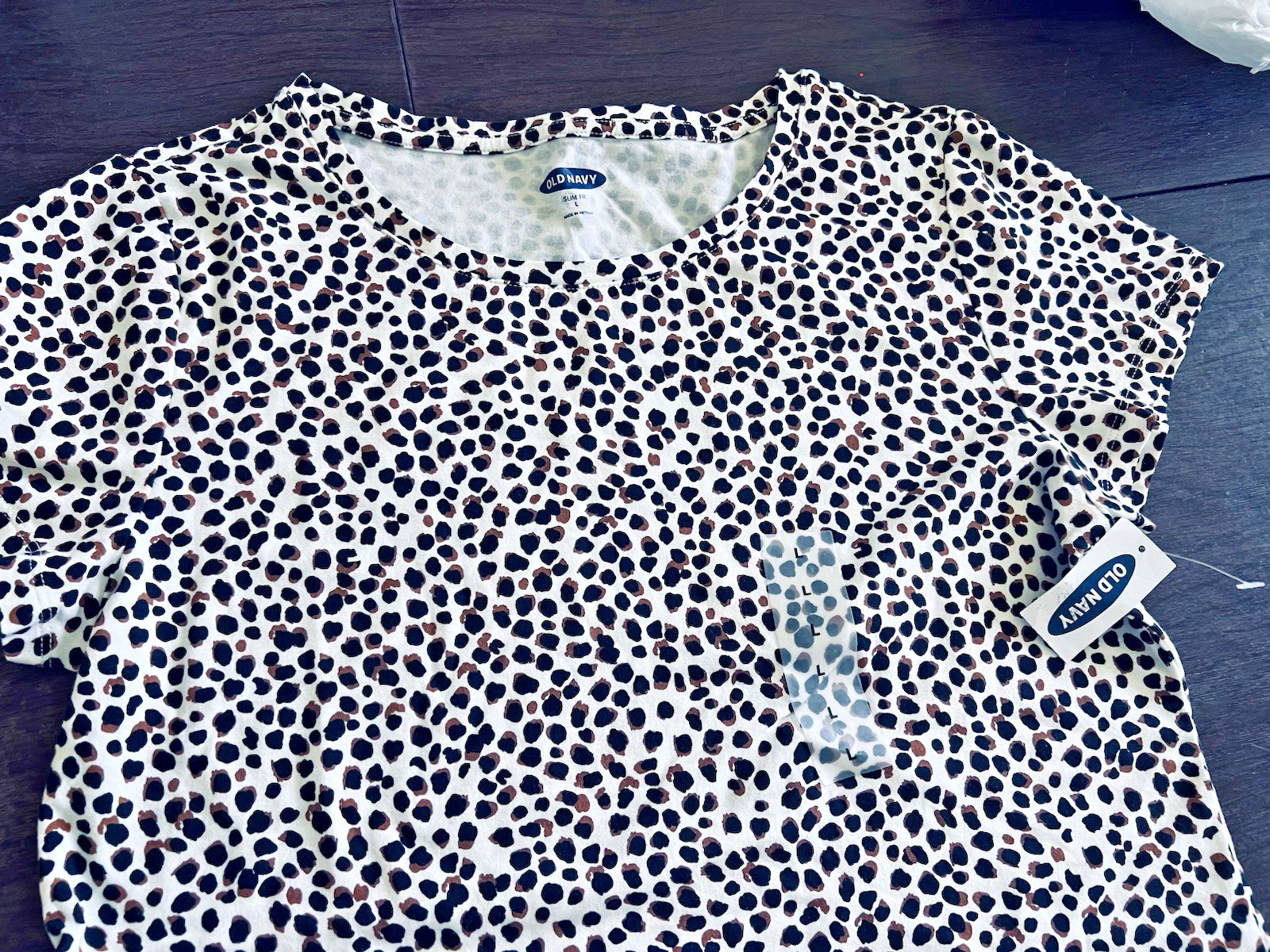 *NEW WITH TAGS* Old Navy Black & Brown leopard Print slim fit T shirt size L